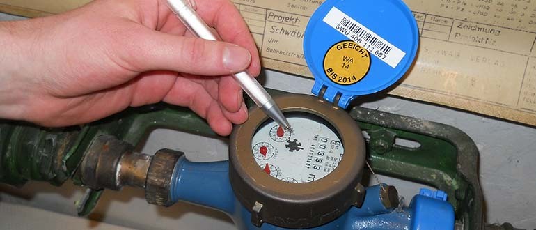 Замена водосчетчиков мастером